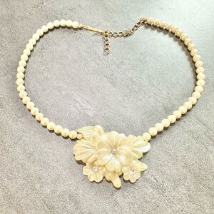 Vintage Avon Elegant Faux Frosted Floral Pearl Statement Necklace